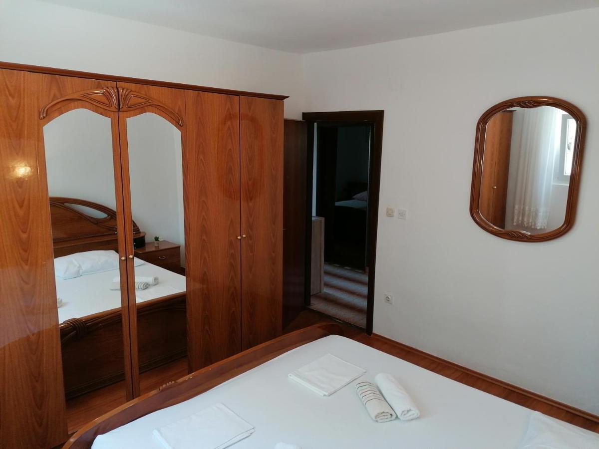 Apartments Lota Starigrad Exterior photo