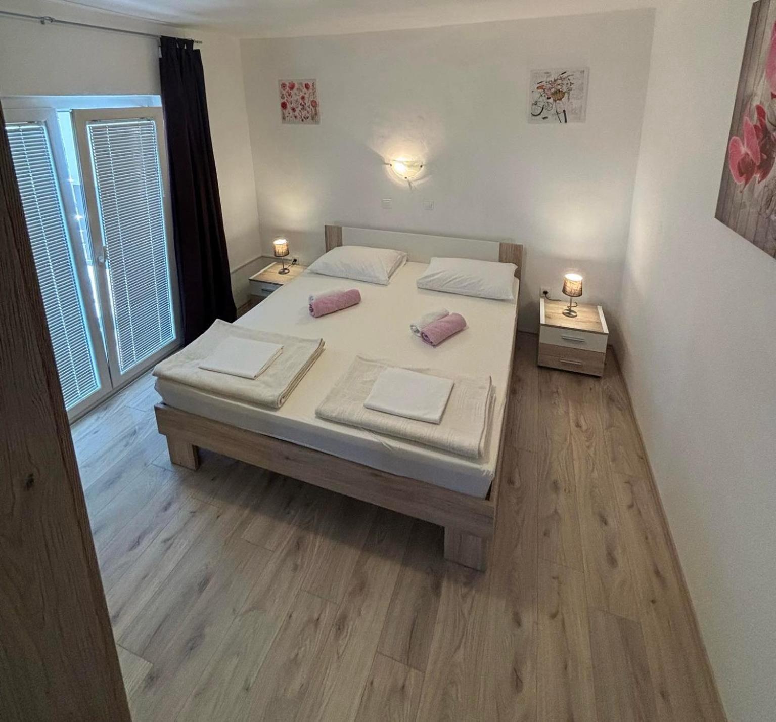 Apartments Lota Starigrad Exterior photo